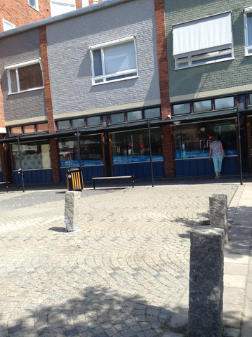 Mötesplatsen frölet ligger på ett öppet torg.