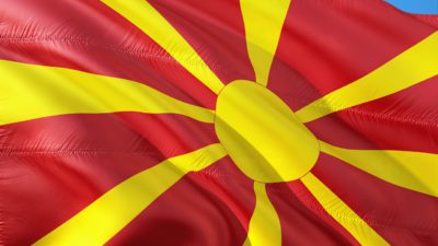 Makedoniens flagga: en gul sol på röd bakgrund