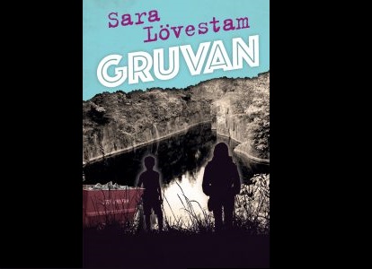 Två skuggor står framför en gruva