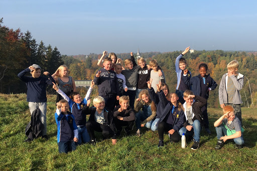 Foto på eleverna i klass 4a och deras gäster från Sydafrika