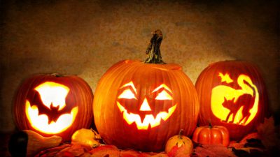 Tre läskiga Halloween pumpor