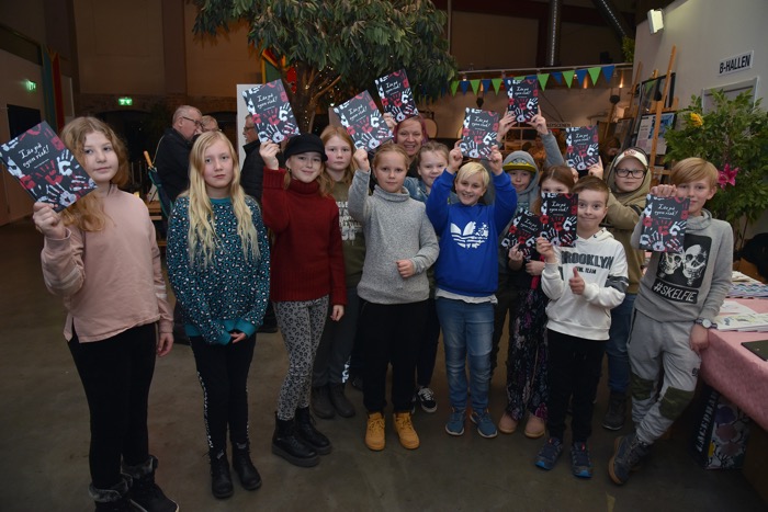 Värmlandselever visar upp sina böcker