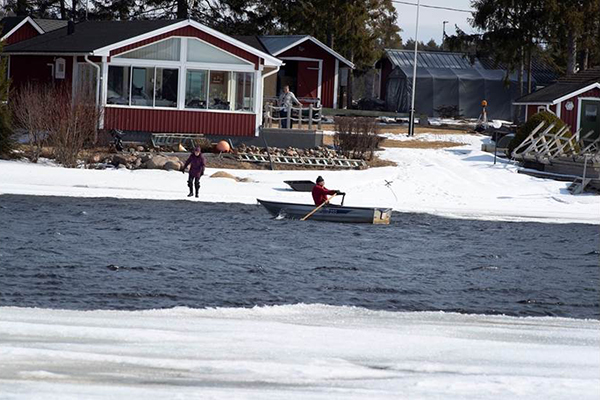 Foto från skärgården på en isvak.