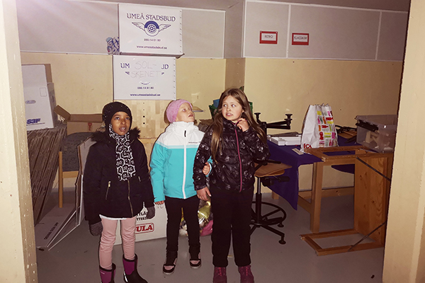 Elever i Mariehemsskolans källare.