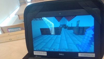 En skärm som visar Minecraft.